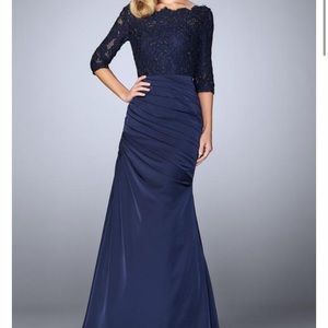 NWOT La Femme size 4 and 6 navy boatneck formal gown